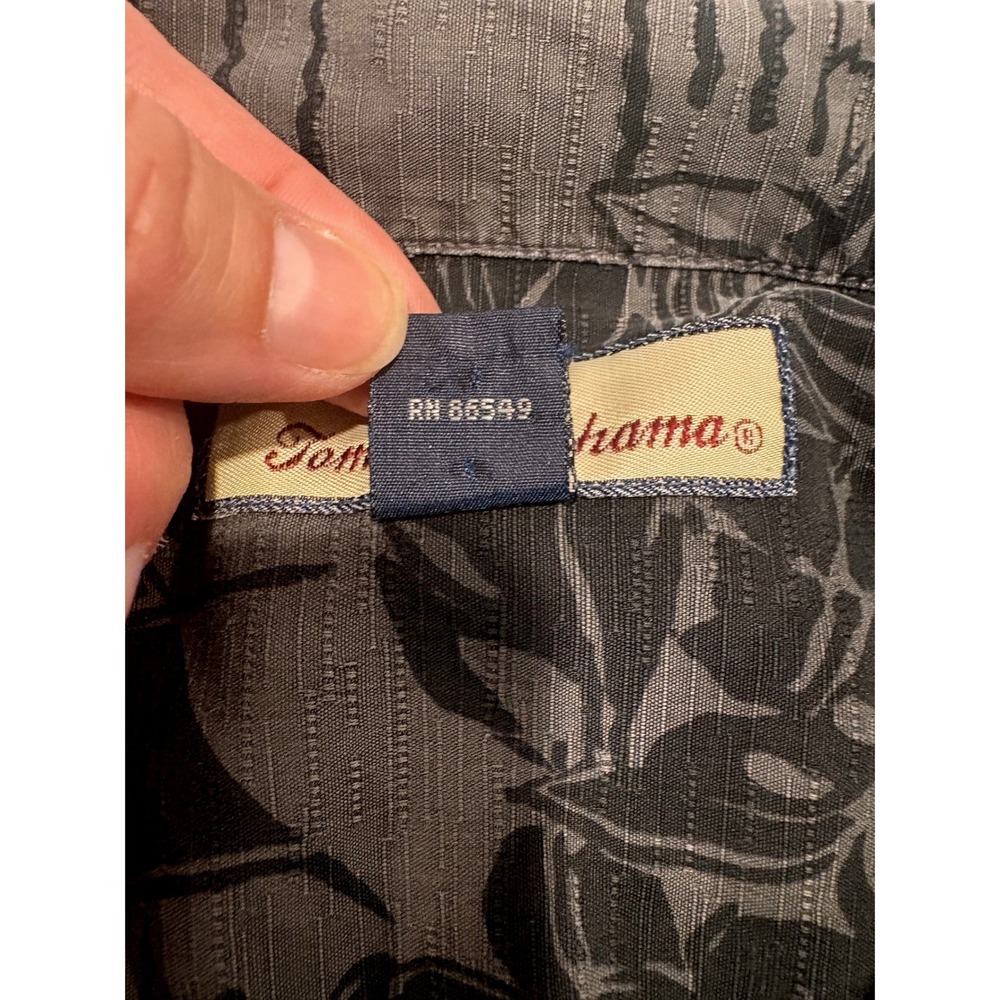 Tommy Bahama Mens XL Silk Camp Shirt Gray Black Tropical Palm Sailboat Island - Picture 5 of 6